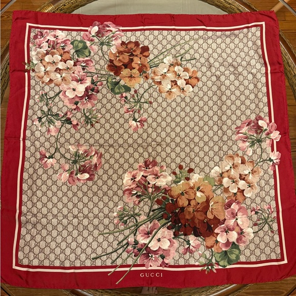 Gucci Blooms Scarf - Picture 1 of 7